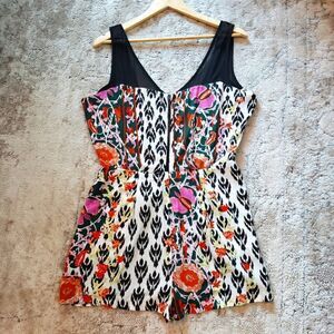 Rubber Ducky Medium Large NWT Floral Print Sleeveless V-neck Romper Pockets